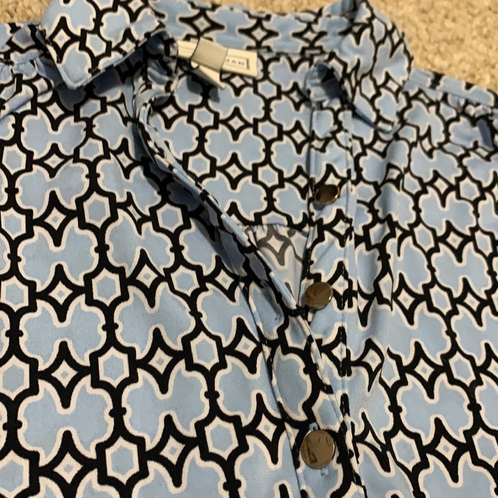 Cute top! - Picture 2 of 7
